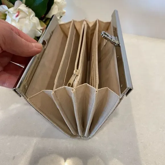 Clutch faux Alligator leather. 4 compartments 12 credit cards & zipper f… - Picture 8 of 14